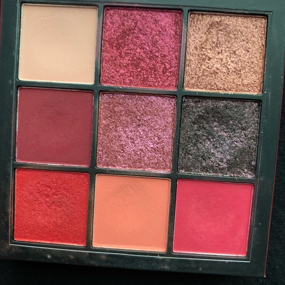 Ruby Obsessions eyeshadow palette - Picture 2 of 3